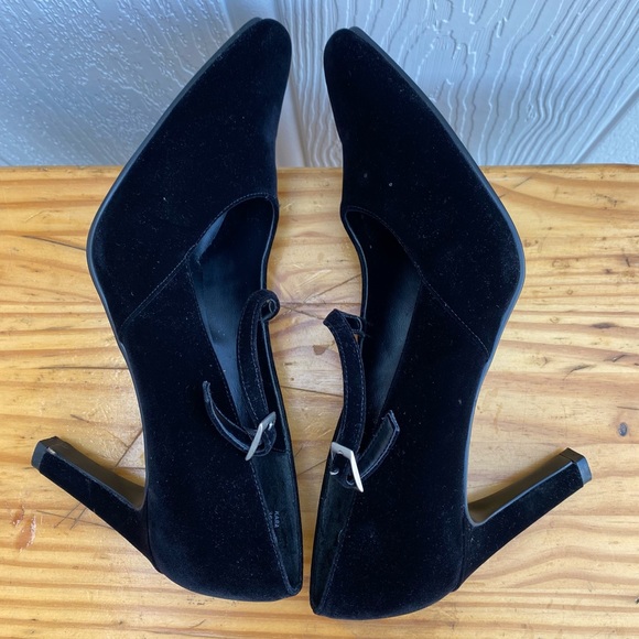 Kara - Picture 2 of 11